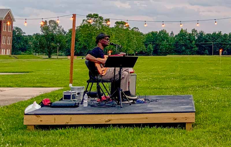 Read more about the article 🎶 A Strong Start: Fort Folk Fest with Bruce Anthony